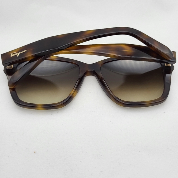 Salvatore Ferragamo SF894S Sunglasses - Picture 3 of 9